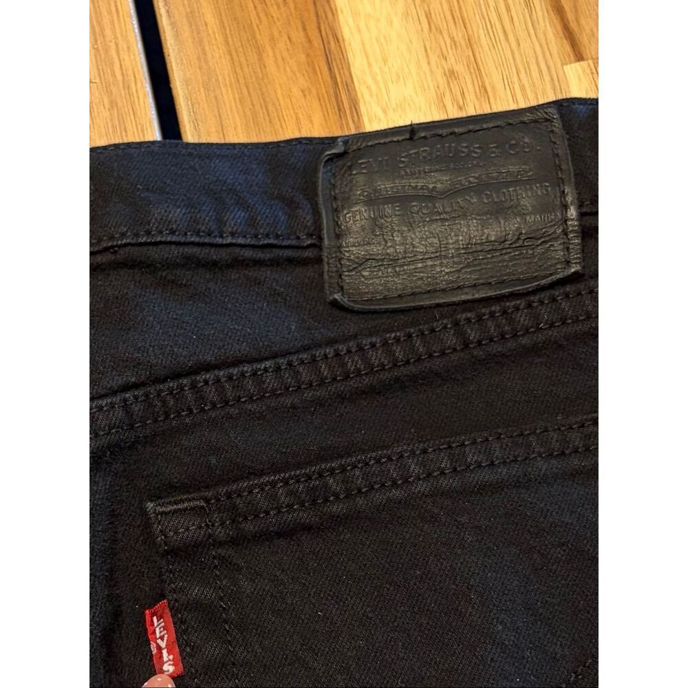 PREMIUM LEVI’S WEDGIE STRAIGHT LEG JEAN - Picture 4 of 9